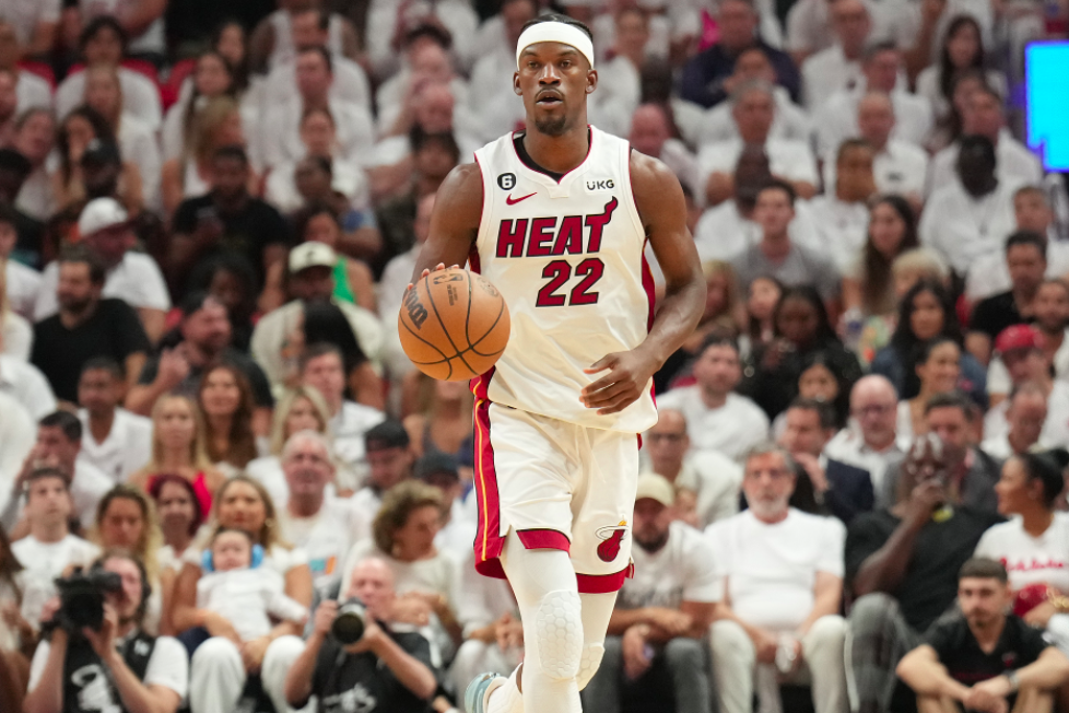 阿利松：遗憾萨拉赫的情况，但我相信他和俱乐部的关系能修复（阿利松：为萨拉赫处境惋惜，但坚信他与俱乐部可重归于好）