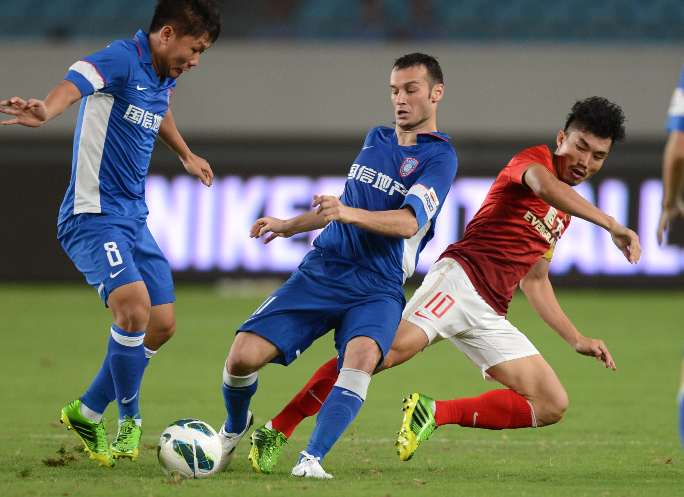 世体：巴萨希望今天收到市政府消息，在对毕包时回归诺坎普（世体：巴萨盼今日获市府回复，力争对阵毕包时重返诺坎普）