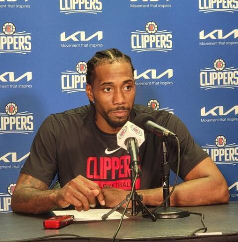 斯维拉尔：不意外我们目前排名榜首，但不该过早关注积分榜（斯维拉尔：领跑并不意外，但现在还不必看积分榜）