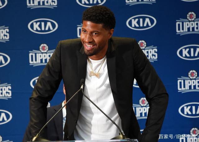 多纳鲁马身价上涨500万至4500万欧，领跑世界门将身价榜（多纳鲁马身价升至4500万欧，涨500万登顶全球门将身价榜）