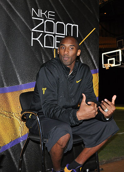 ATP总决赛第5日综述：阿卡3连胜锁定年终第一，德米纳尔赢球晋级（ATP年终总决赛第5日回顾：阿尔卡拉斯三连胜锁定年终第一，德米纳尔告捷晋级）