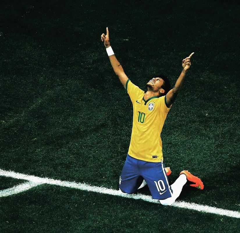 中甲战报：莱昂纳多传射，重庆铜梁龙2-0嘉定汇龙升入中超（中甲：莱昂纳多传射建功，重庆铜梁龙2-0嘉定汇龙锁定中超席位）