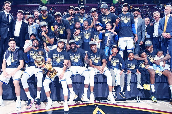 邮报：新主场用地估值存在分歧，曼联可能先买一部分土地开建（邮报：新球场用地估值有分歧，曼联或先购部分地块动工）