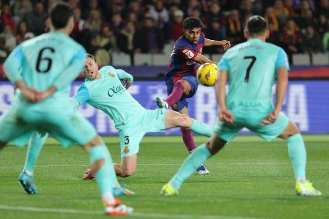 篮球CBA比赛尾声出现争议判罚引热议（CBA赛末争议吹罚掀起热议）