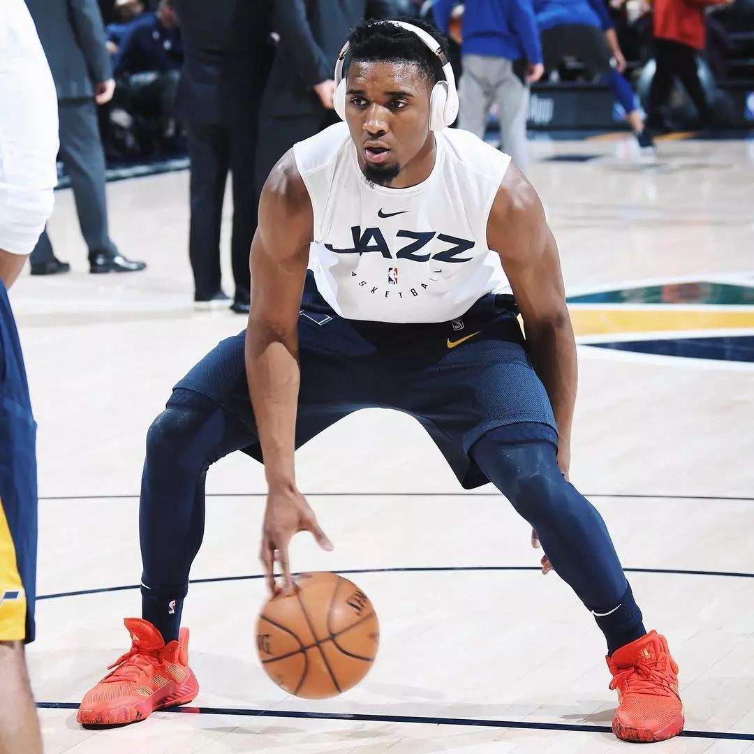 美记：尼克斯对字母哥的报价一直围绕唐斯，但雄鹿不感兴趣（美记：尼克斯围绕唐斯报价字母哥，雄鹿无意接受）